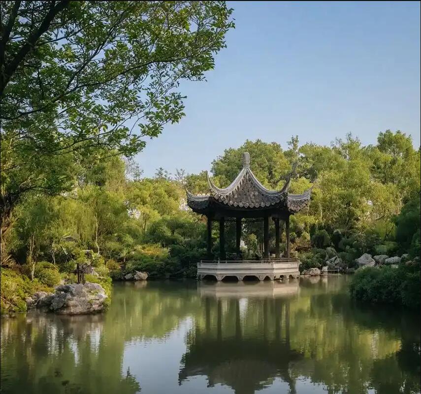 长沙雨花彩虹服装业有限公司